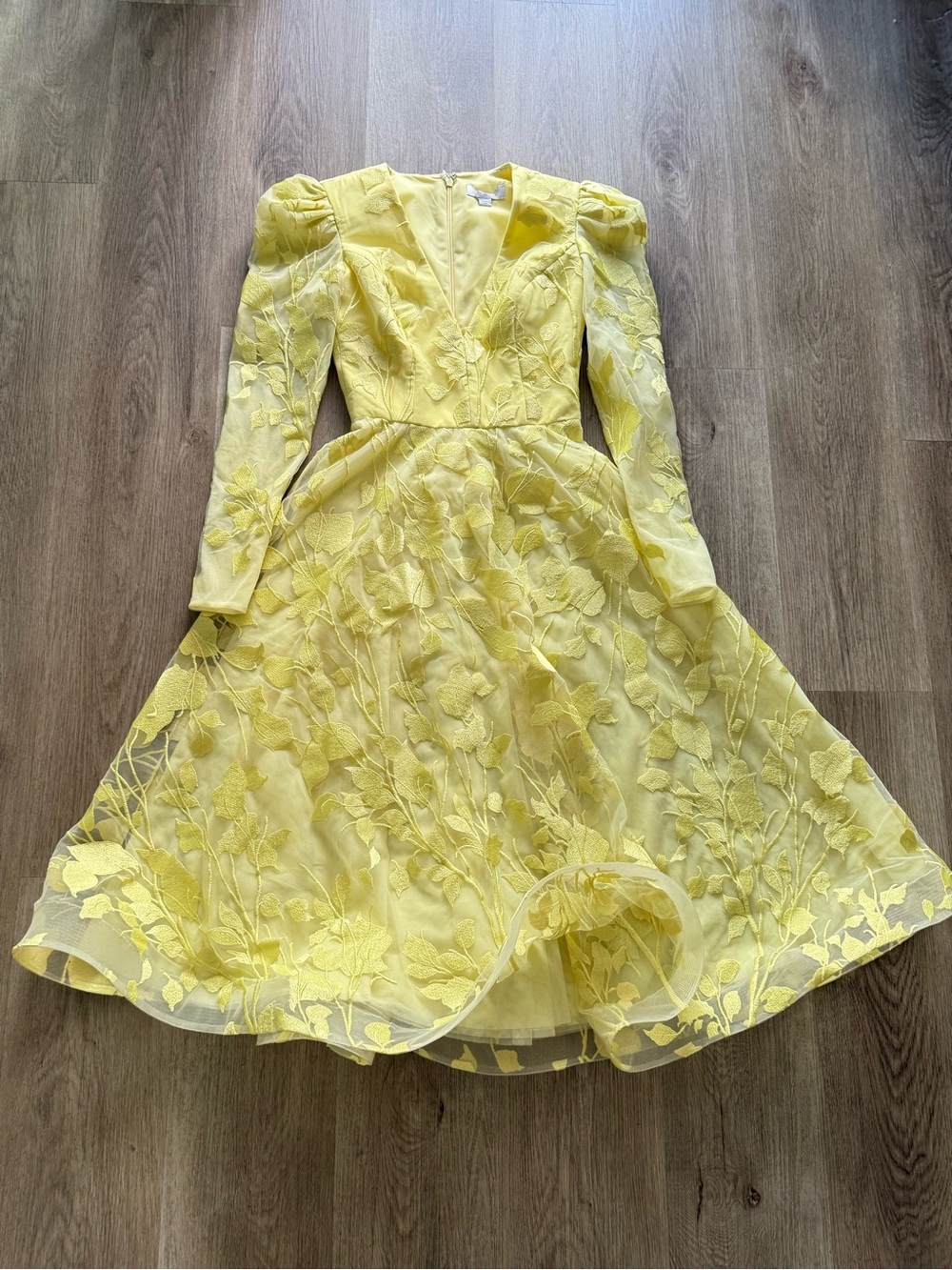 helsi parker yellow floral embroidered lace deep v-neck midi dress size XS NEW